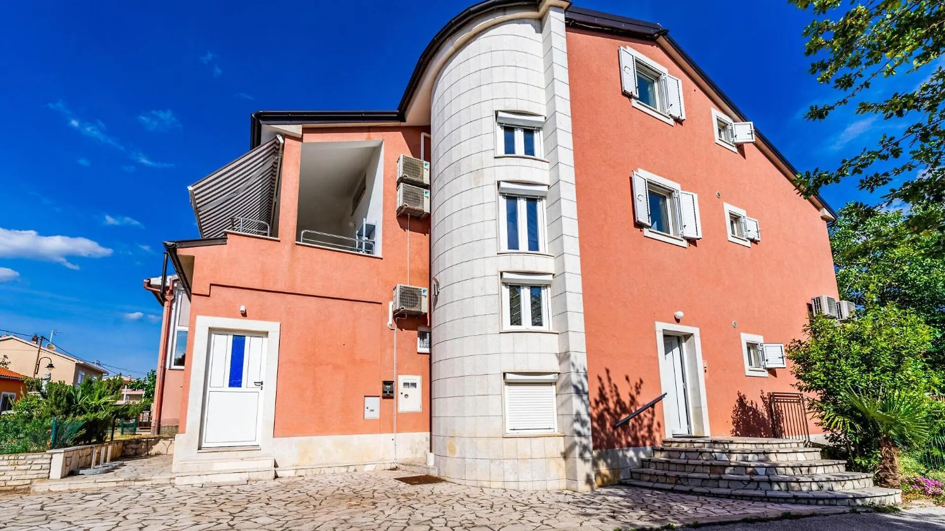 Awesome Apartment In Fazana With Kitchen